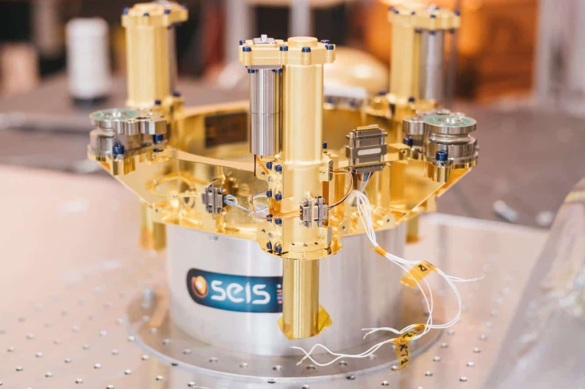 Tech-Hub Seis-Instrument